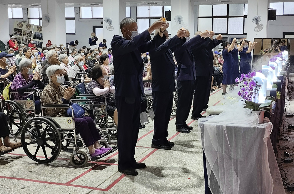 彰化榮家×慈濟浴佛大典 祈福陪伴長者三節合一法喜平安