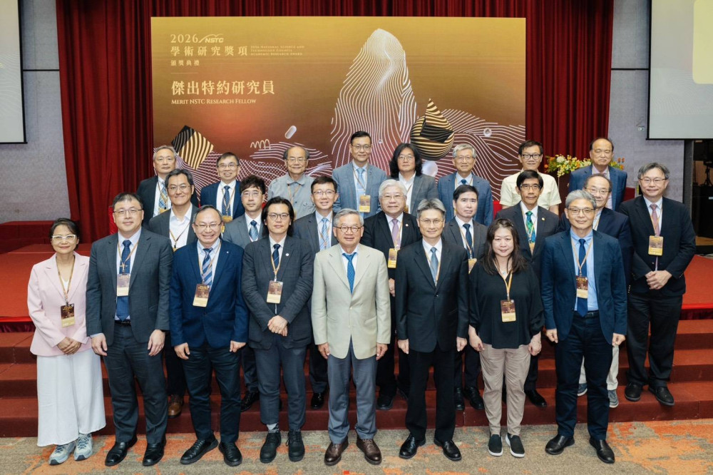 全國唯一私校人文學者獲獎！  東海大學外文系教授何萬順 奪國科會最高榮譽「傑出特約研究員獎」