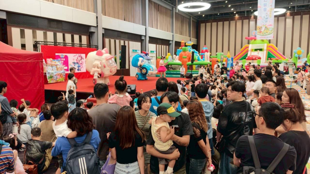 連假最夯打卡點！ 新光三越高雄左營店業績衝高