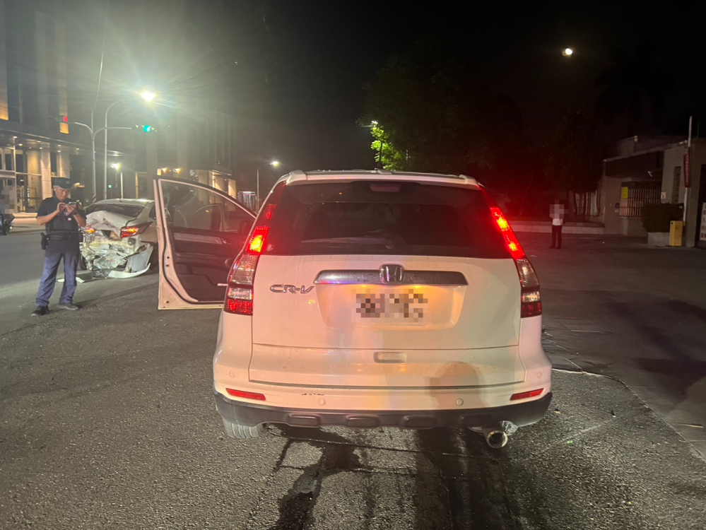 又傳毒駕！男毒駕失控撞車逃逸　三民二警搜出安毒與依托咪酯