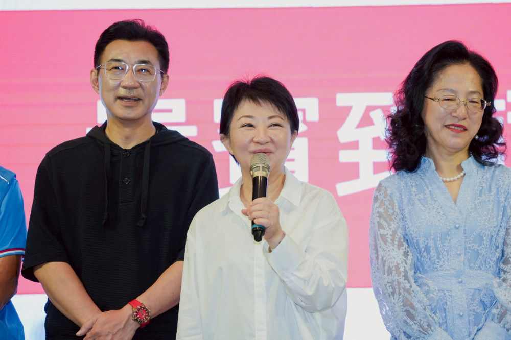 中市婦女會溫馨表揚模範婆媳　盧秀燕：媽媽是阿信也是哆啦A夢 任勞任怨解決家中大小事