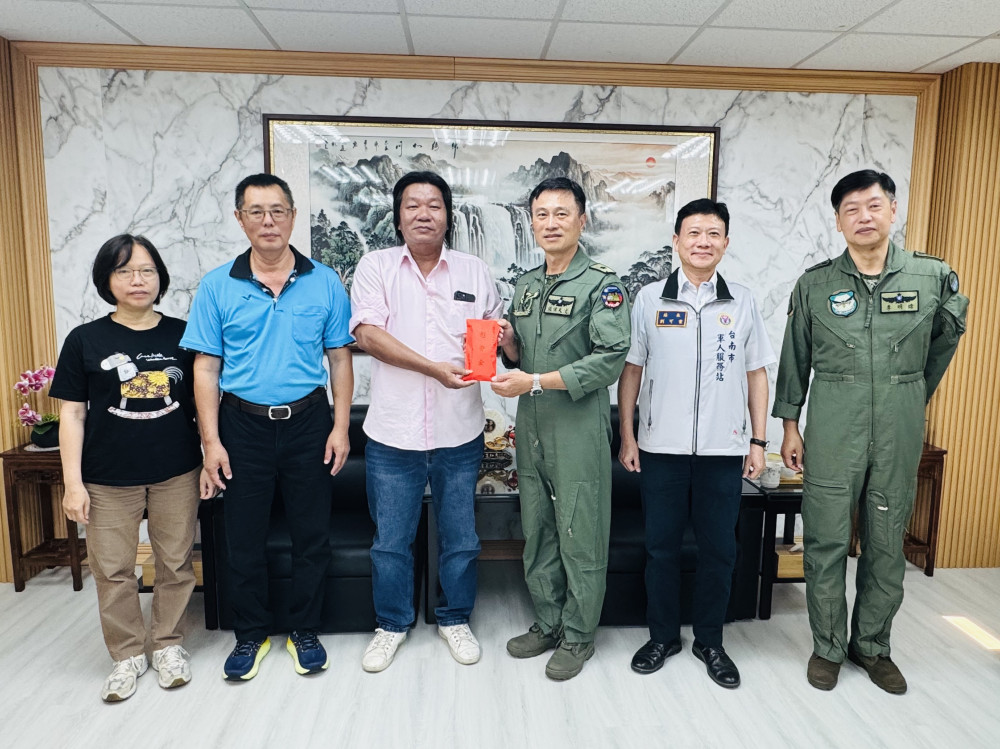 森億建設台美眼鏡端節前慰勞陸軍飛訓部官兵辛勞