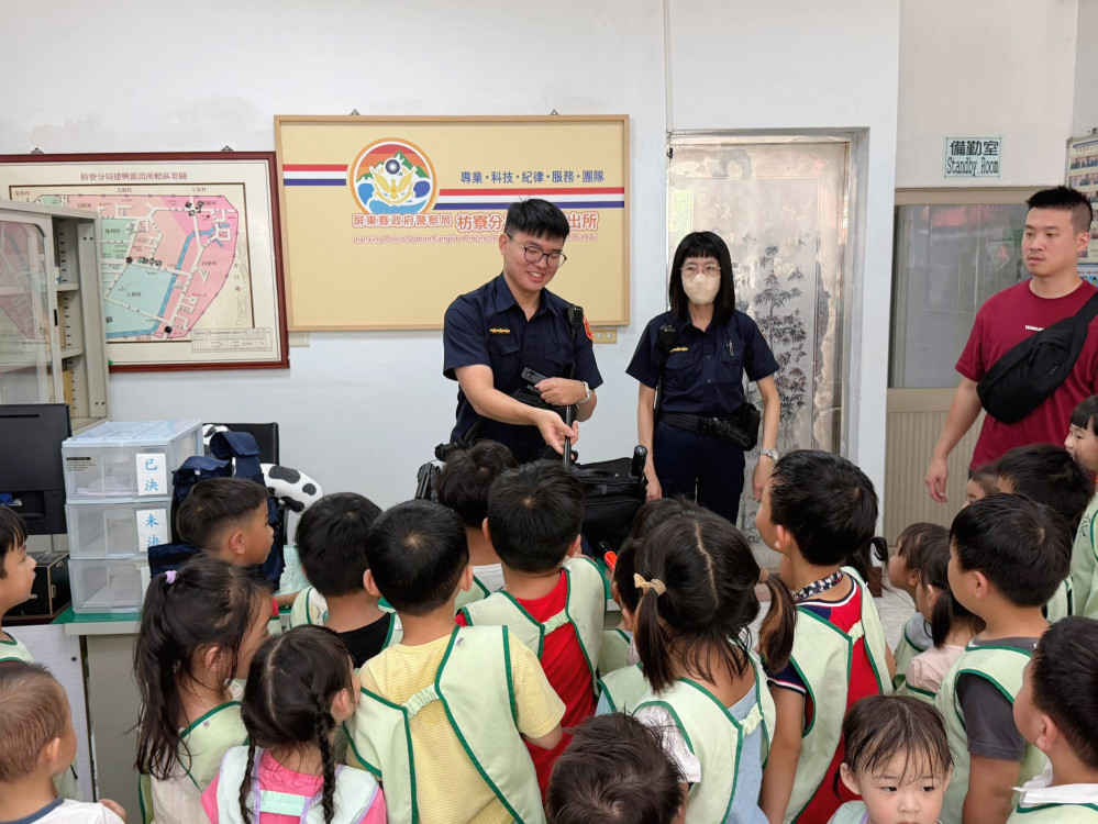 幼兒園萌娃闖警所！枋寮建興派出所法治教育向下扎根