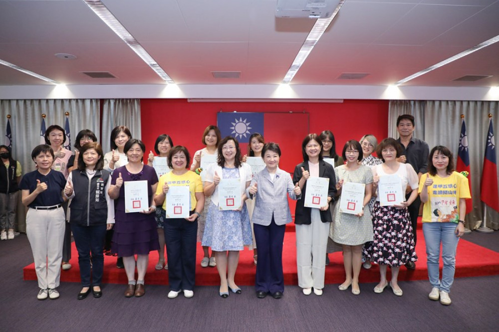 5度蟬聯全國第一！台中閱讀績優勇奪18獎 盧秀燕公開表揚