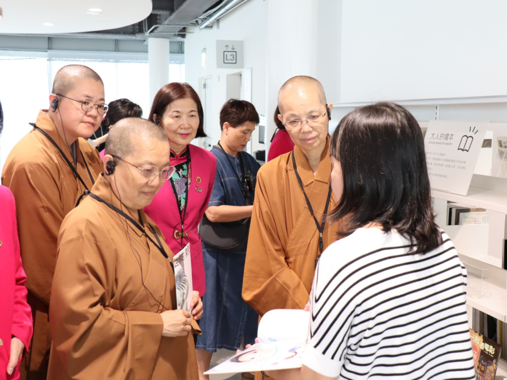 公私協力推廣閱讀　佛光山惠中寺贈書中市圖豐富人文館藏