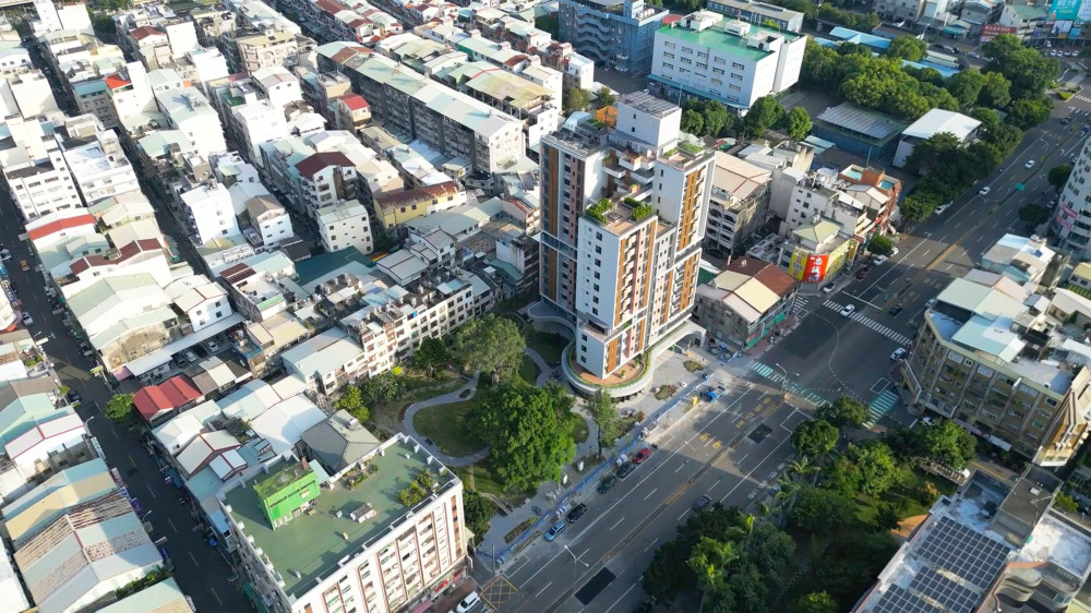 台中社宅再獲殊榮！ 東區恊園好宅勇奪「2026台灣建築永續獎」及「低碳營建領袖獎」