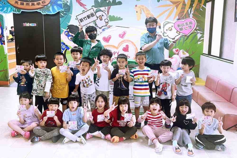 手寫明信片將祝福寄給媽咪趣！　竹郵攜手在地幼兒園體驗活動歡慶母親節