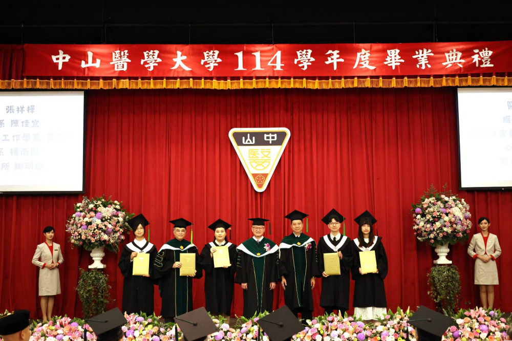 108課綱首屆畢業生走出焦慮找到方向  中山醫大畢典談成長與改變