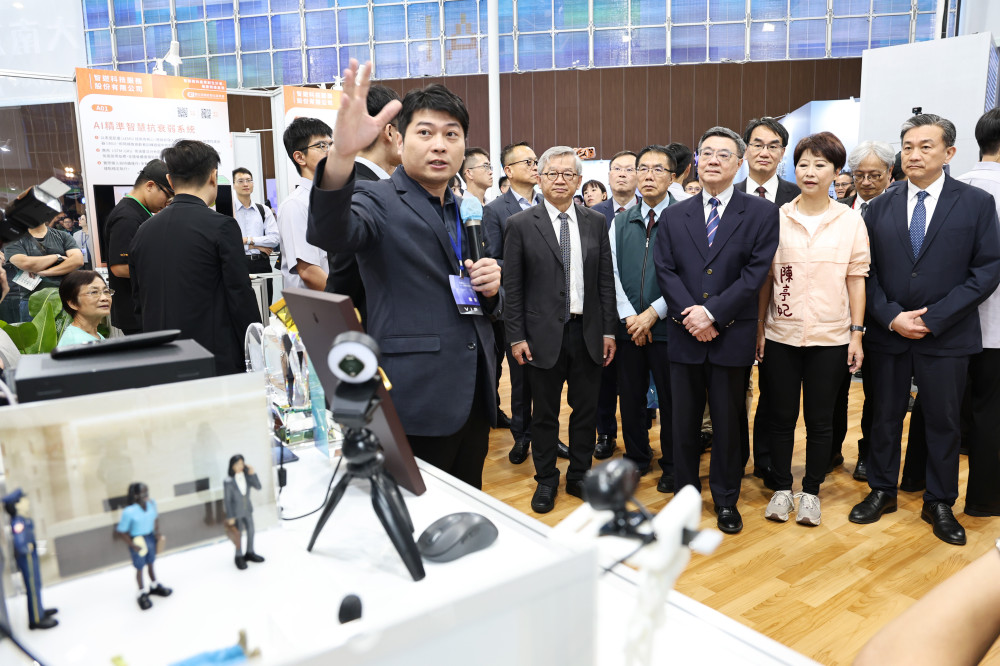 大南方AI智慧健康展登場　卓榮泰、黃偉哲見證智慧醫療新里程