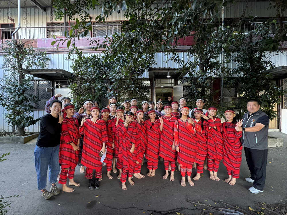 展現教育愛與專業力！中市6名教育人員及1個團體榮獲「杏壇芬芳獎」 獲獎數居全國第三
