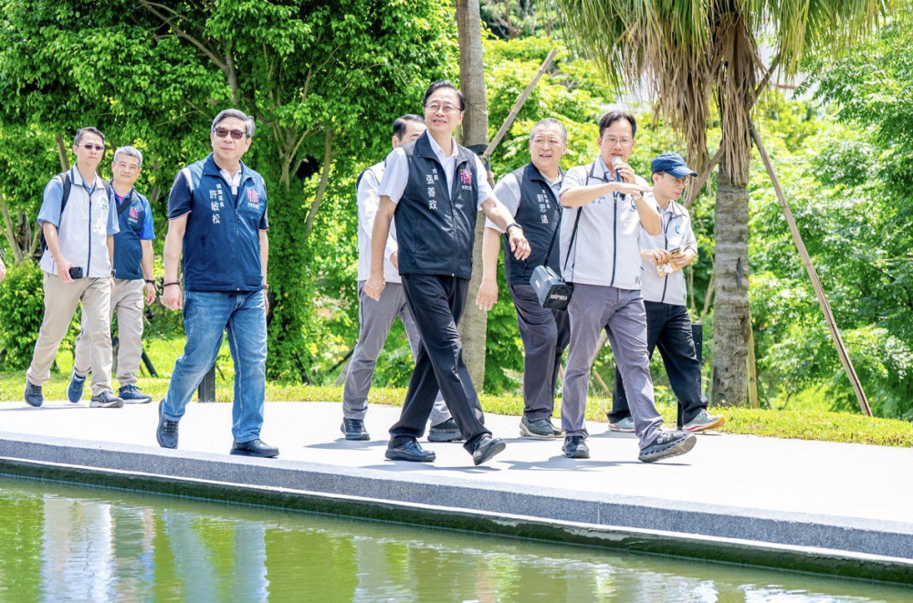 龍山市民活動中心暨遊客中心啟用　張善政：活化滯洪池空間打造多功能公共場域