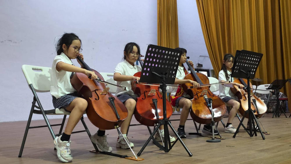 彰化榮家感謝慎齋國小音樂傳愛 悠揚樂音串起溫馨世代情