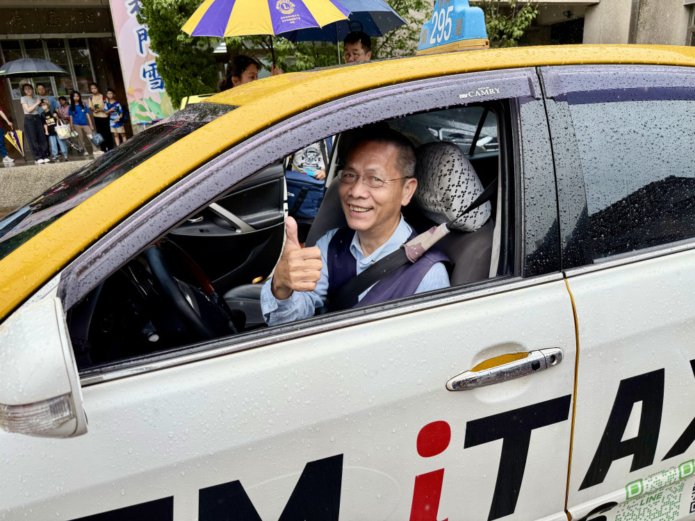 畢業暖心告白！黃竹國小學生手寫感謝卡 中市小黃公車駕駛：最寶貴的獎狀