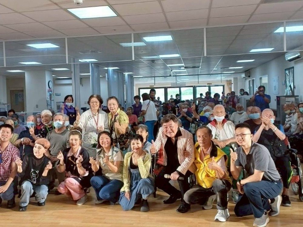 中視慈善愛心基金會星光閃耀臺南榮家 群星與長輩同歡