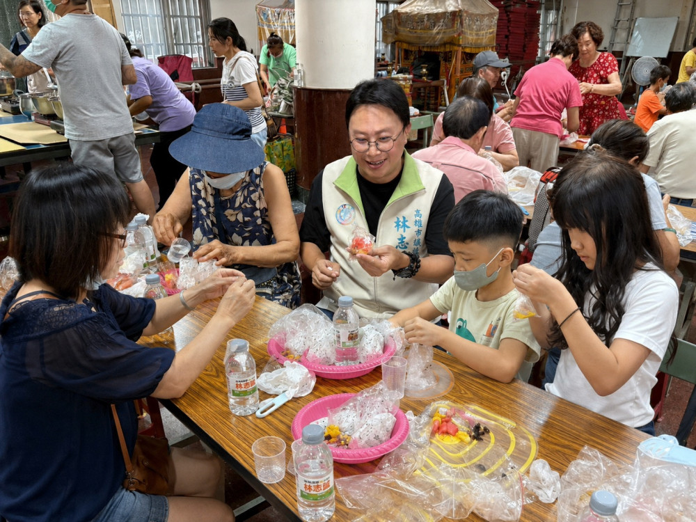迎接端午玩創意！議員林志誠與岡山親子同樂親製Q彈水果粽