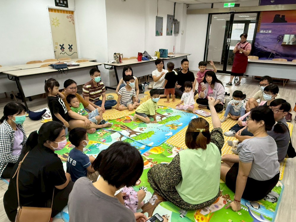 新北第一區早療中心辦親子共讀活動　以繪本故事引導家長用愛擁抱幼兒情緒
