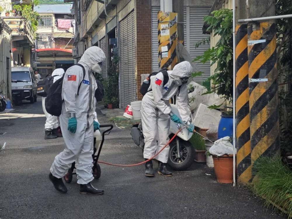 豪雨後防疫不停歇！八軍團化學兵進駐旗山全面清消護家園