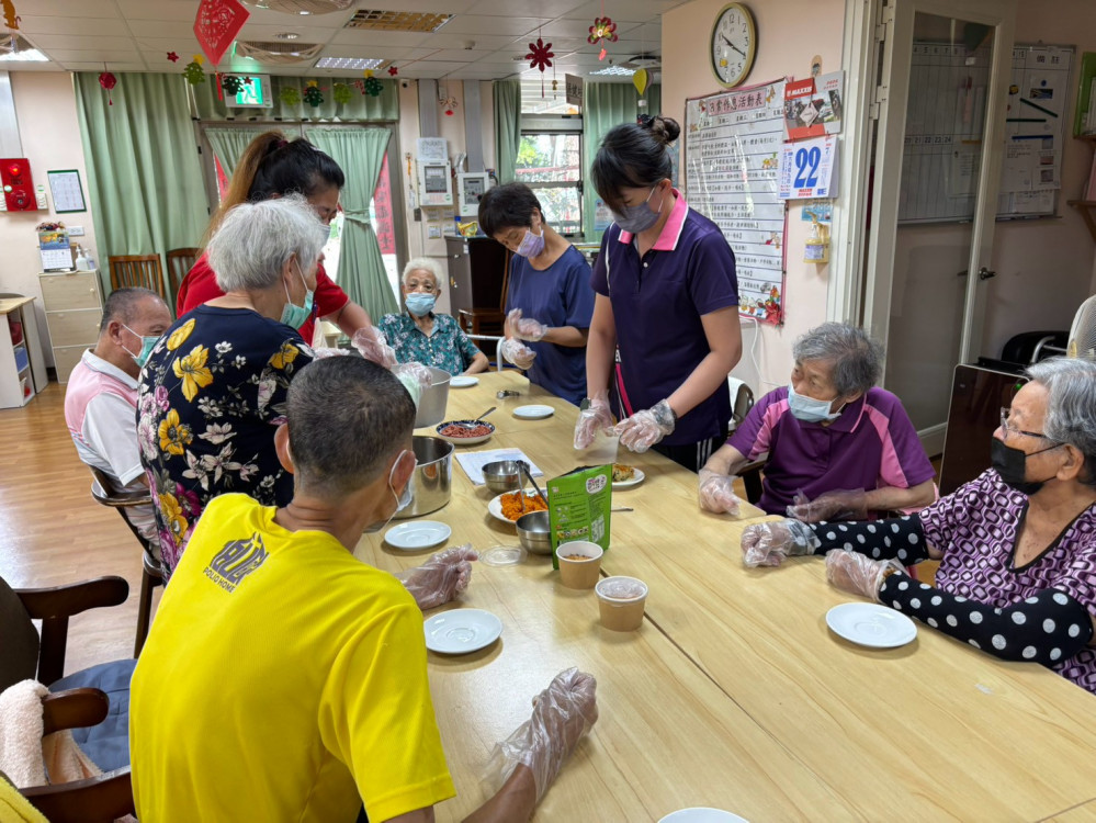 彰榮日照中心手作卡滋卡滋三角飯糰清爽上桌