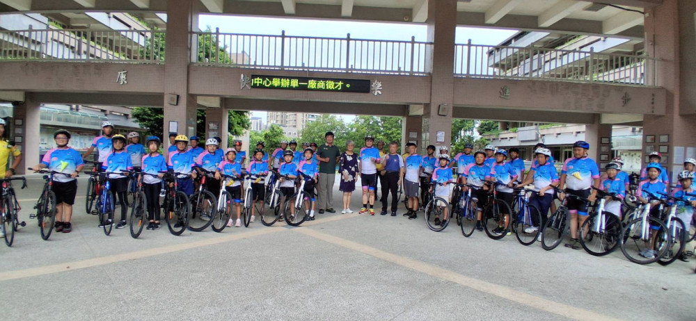 台灣單車天使成功環島圓夢 小勇士將赴上海再創騎跡