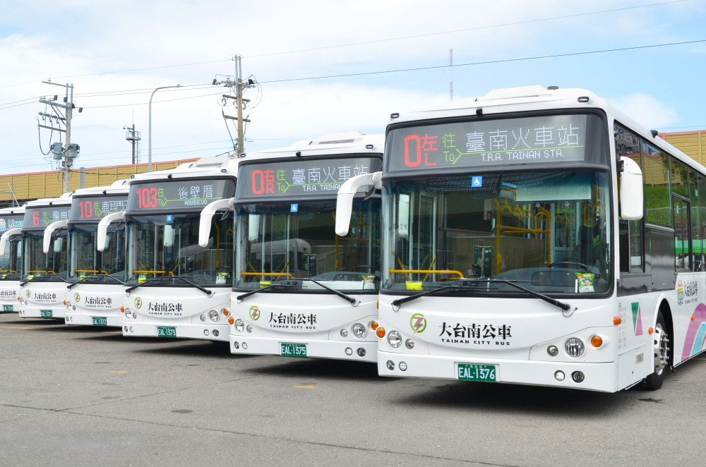 臺南市首批電動公車上路 推動公共運輸電動化