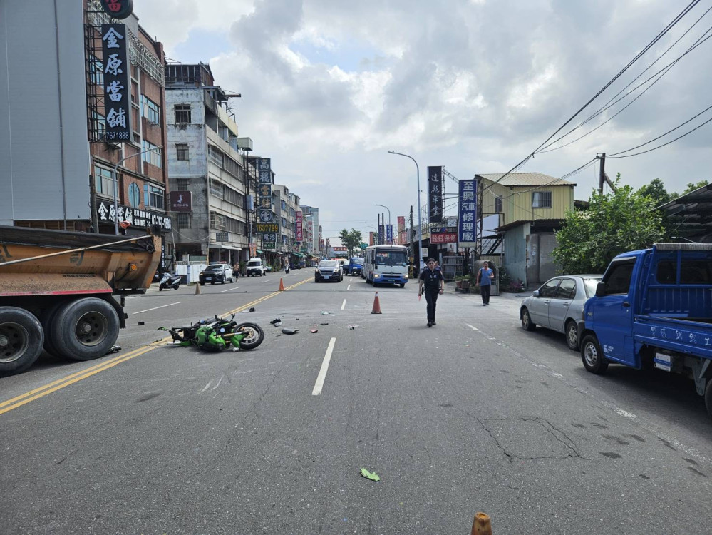 鳳山曳引車左轉奪命　重機騎士送醫不治駕駛涉雙罪送辦