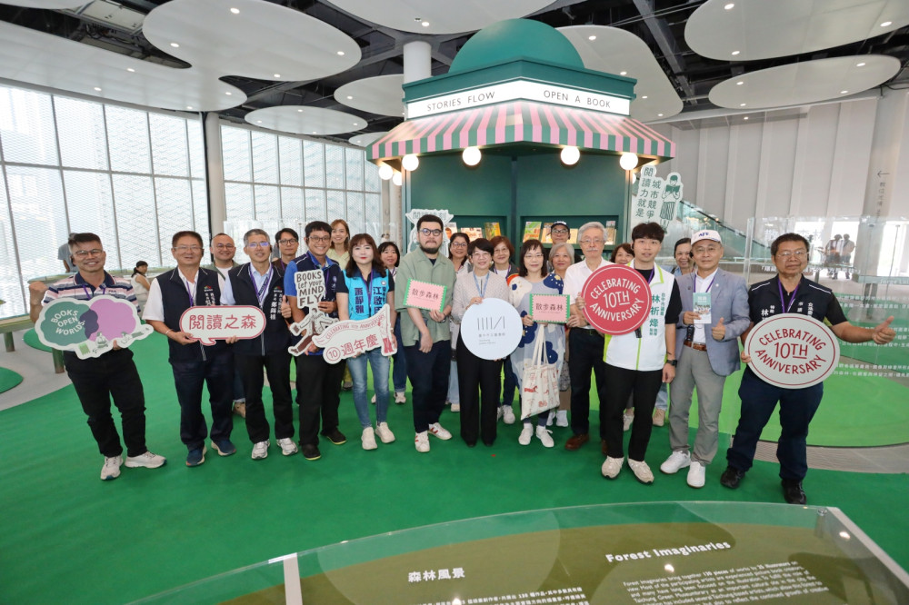 25位臺灣知名插畫家作品齊聚綠美圖 中市圖10週年「散步森林」展療癒開展