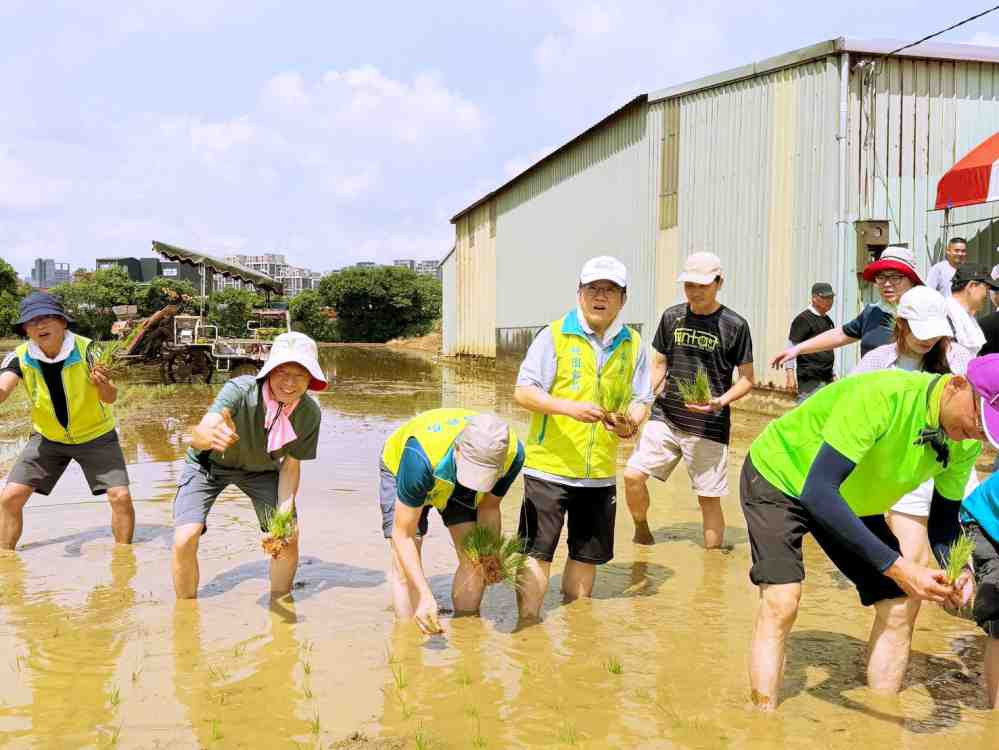 桃郵「郵愛田園．幸福一畝田」社會共融公益體驗活動　攜手保戶共築幸福田園