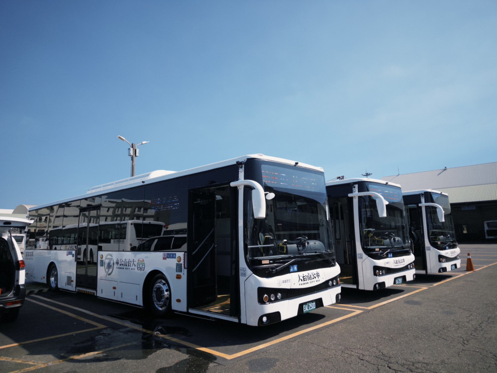 臺南市再添 3 輛電動公車 助力綠能減碳