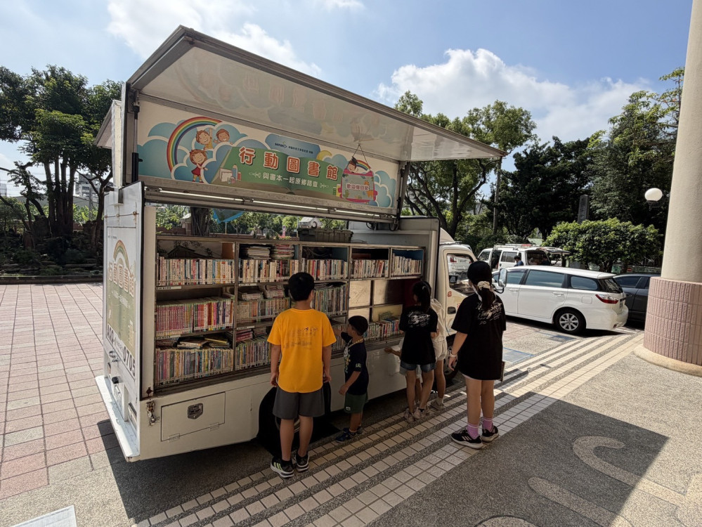 臺南市圖行動書車7/25起駛進成大校園