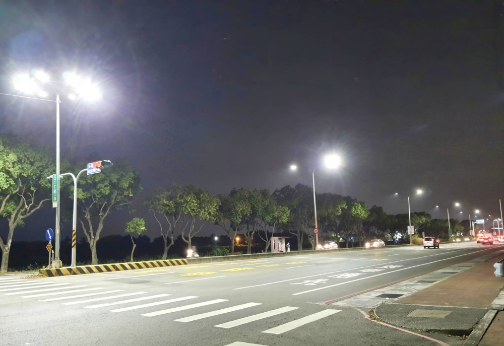 台南智慧路燈效益爆棚 年省2億電費、減5萬噸碳排