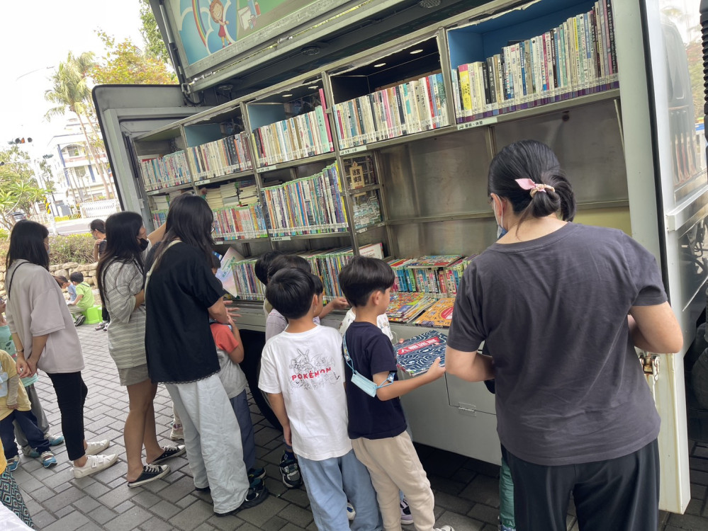 臺南市圖行動書車7/25起駛進成大校園