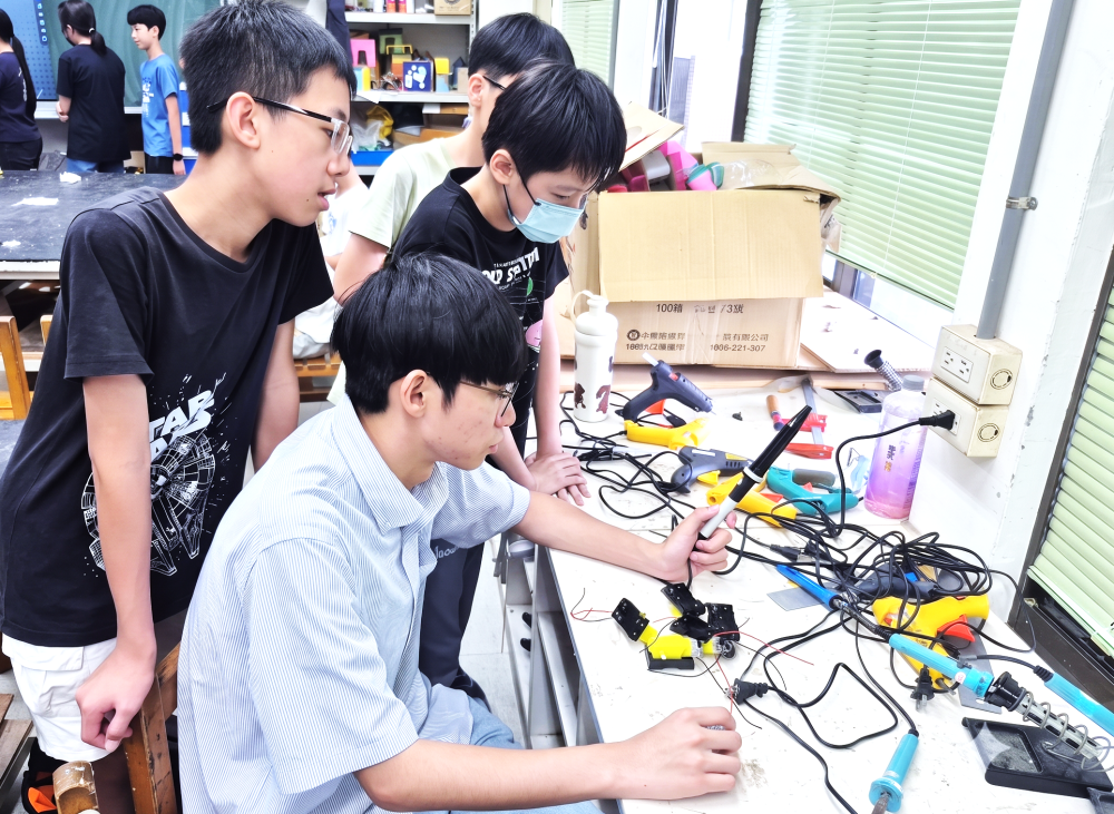 新北攜手8所生活科技中心辦理「雙語生科育樂營」　打造多元跨域學習體驗