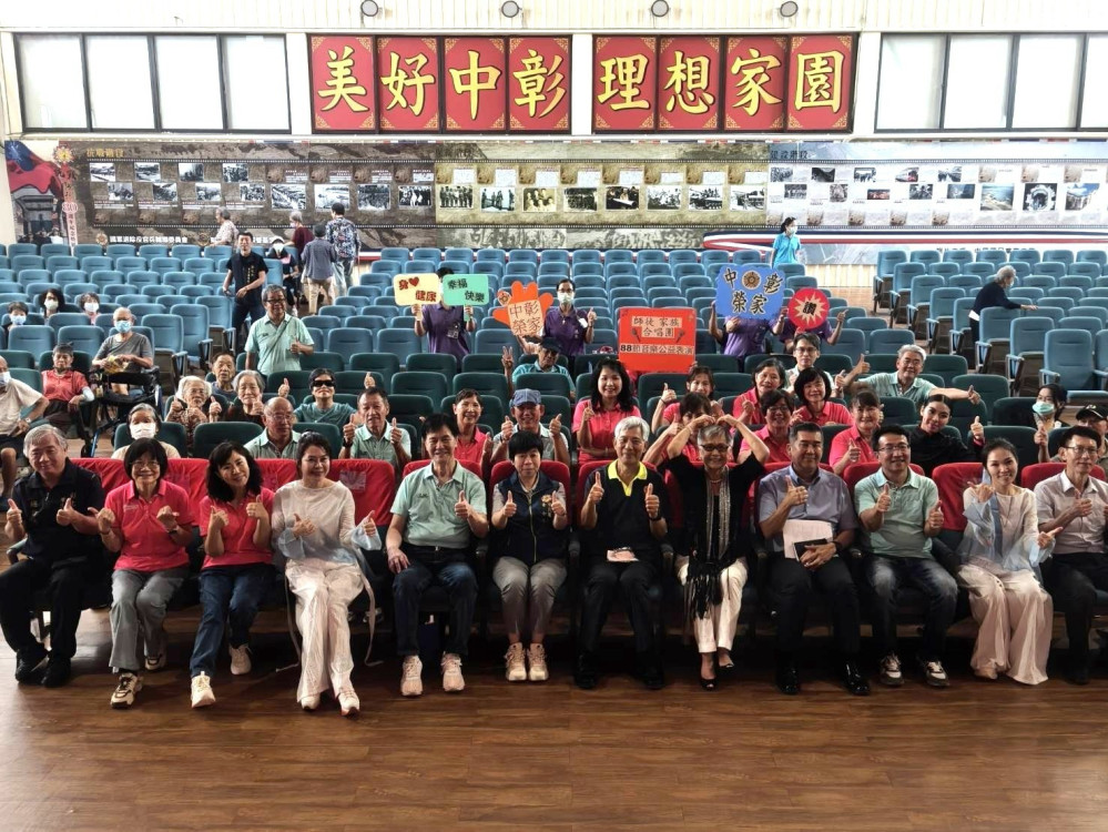 師徒家族愛心合唱團至中彰榮家傳愛 歌舞同樂慶父親節 
