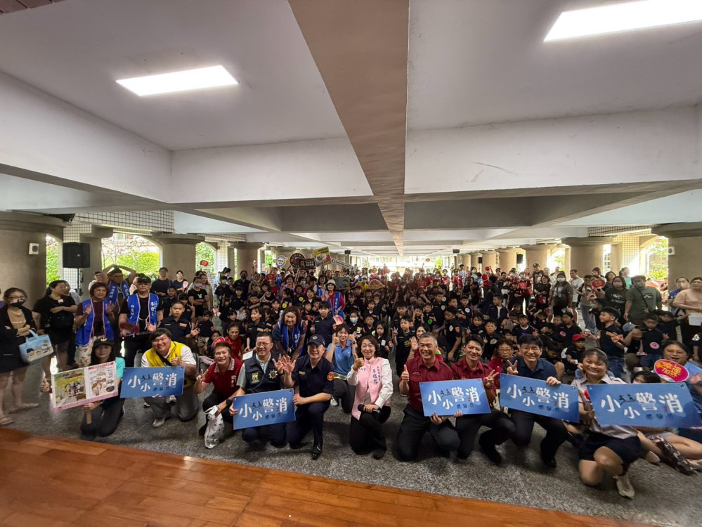 小小消防員上線！高雄消防局辦體驗營　親子闖關學防災