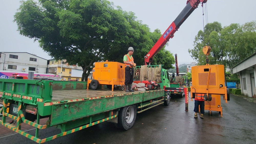 高雄豪雨積淹水　盧秀燕指示即刻馳援　中市27台抽水機具8/25南下救災