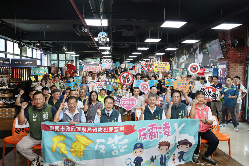 台南市長黃偉哲為青春開球　台南暑期青春專案棒壘球趣味賽熱力登場