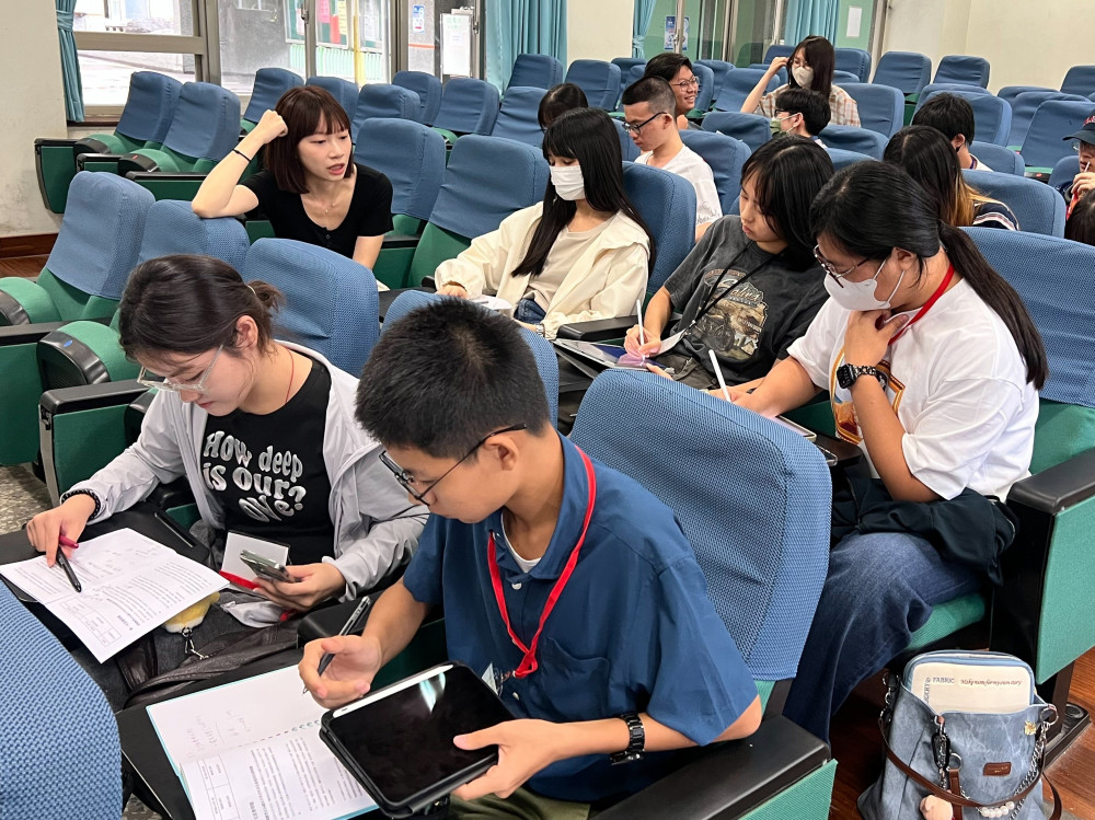 近50名青年熱辯社群媒體管制　南青公共議題工作坊培養思辨力