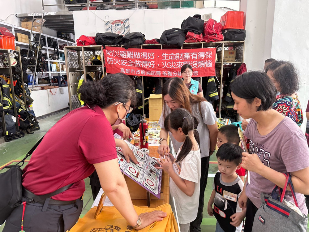 父親節不只送禮！高雄消防局帶孩子化身「小小消防員」實戰學防災
