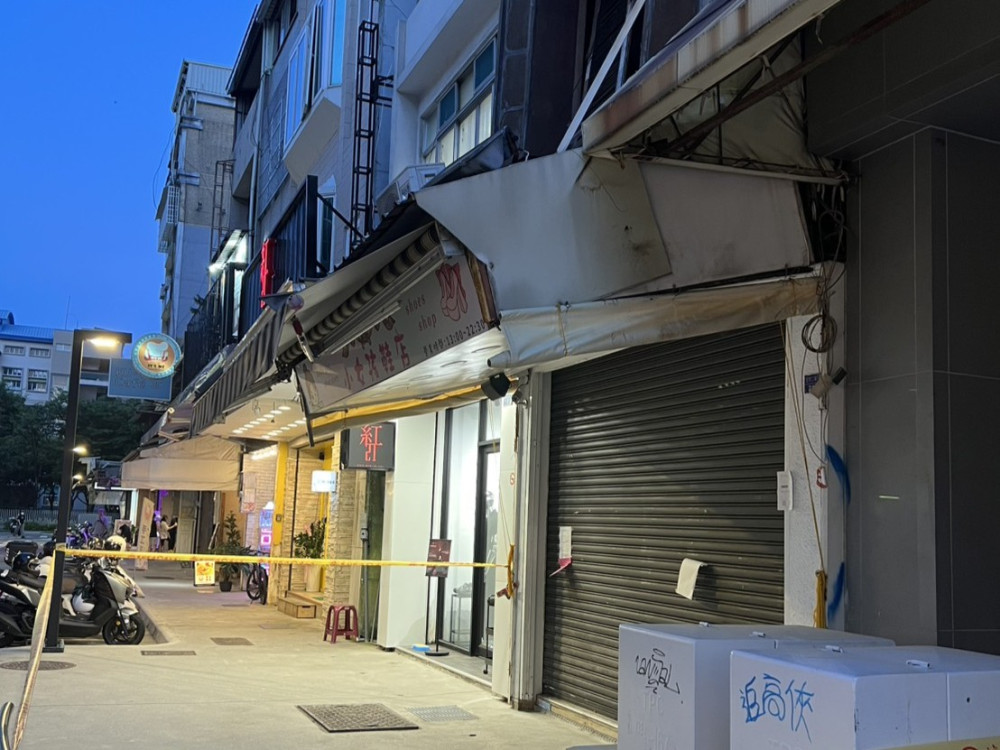 挨批反映冷處理!  玉竹商圈遮雨棚突崩落　工務局急拆除