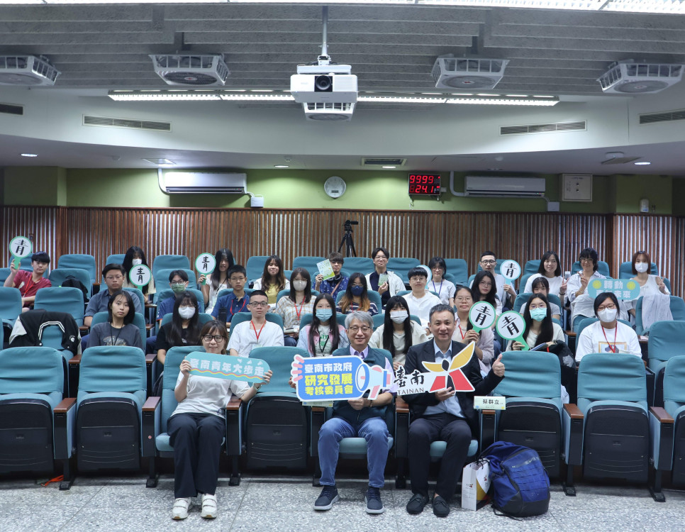 近50名青年熱辯社群媒體管制　南青公共議題工作坊培養思辨力