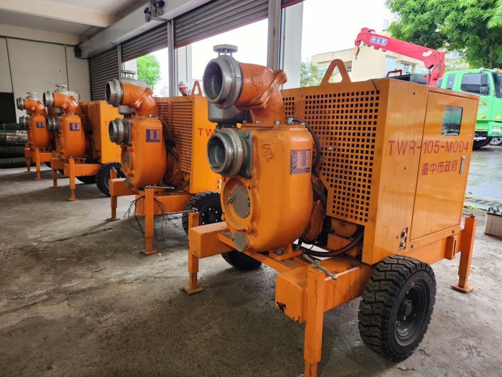 高雄豪雨積淹水　盧秀燕指示即刻馳援　中市27台抽水機具8/25南下救災