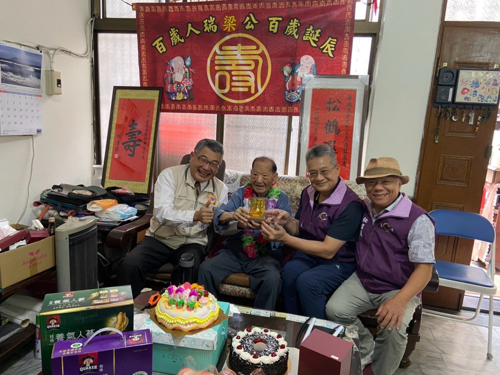臺南榮服處×中華佛教善緣慈善會齊慶百歲榮民紀壽