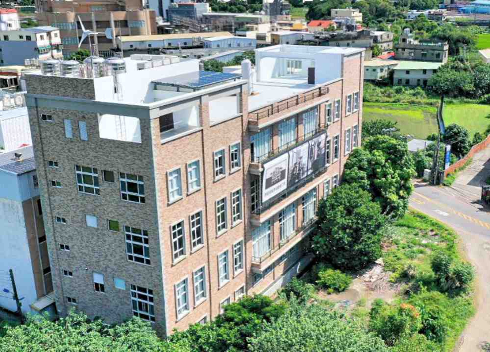 竹市工策會助赫曼咖啡完成100％綠電轉型　成為指標性節能減碳咖啡烘豆工廠