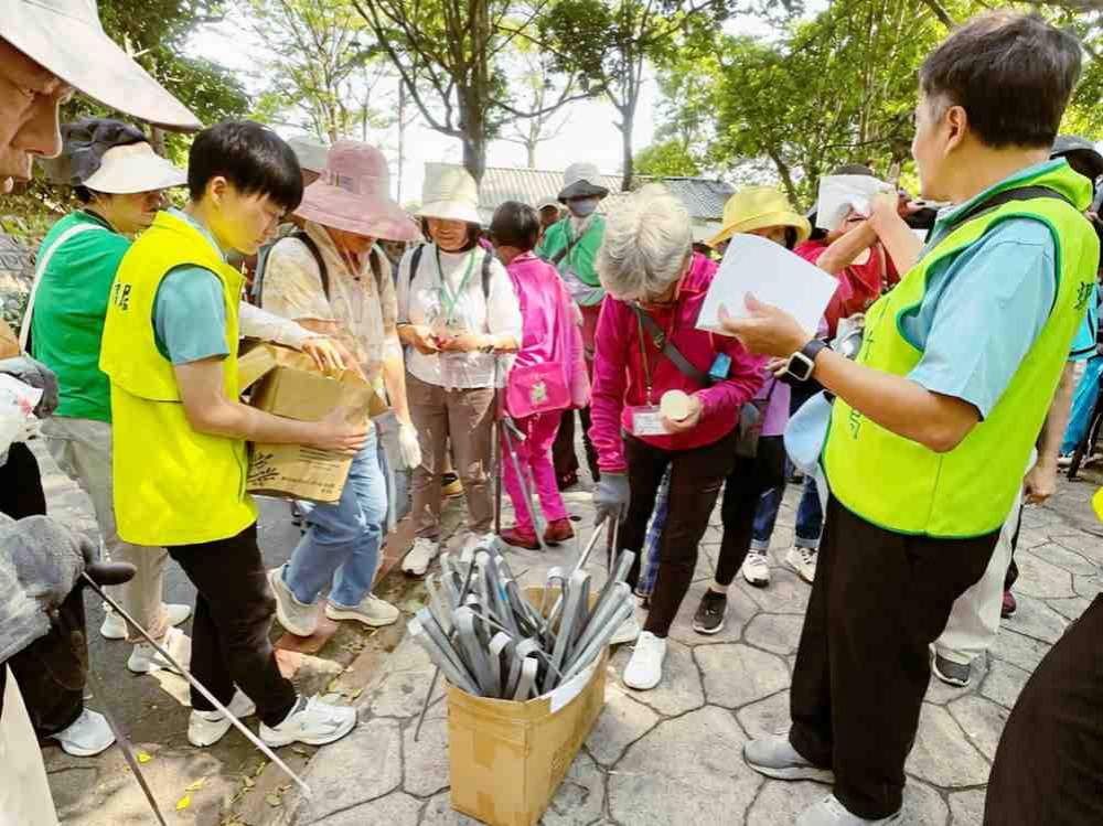 服務社會的初心依然不變　竹郵攜手退休夥伴淨山延續情誼並宣導防詐