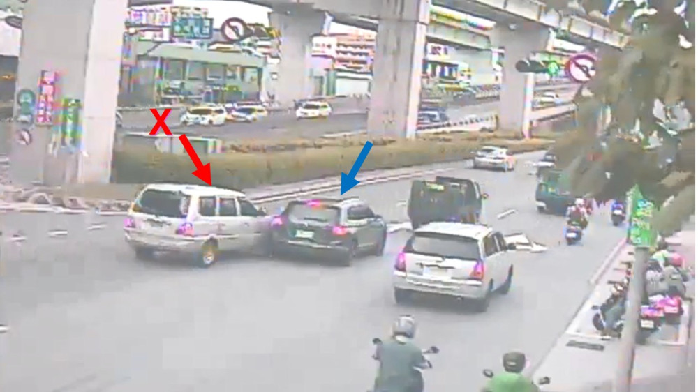打方向燈不等於馬上切！變換車道應先禮讓直行車、保持安全距離