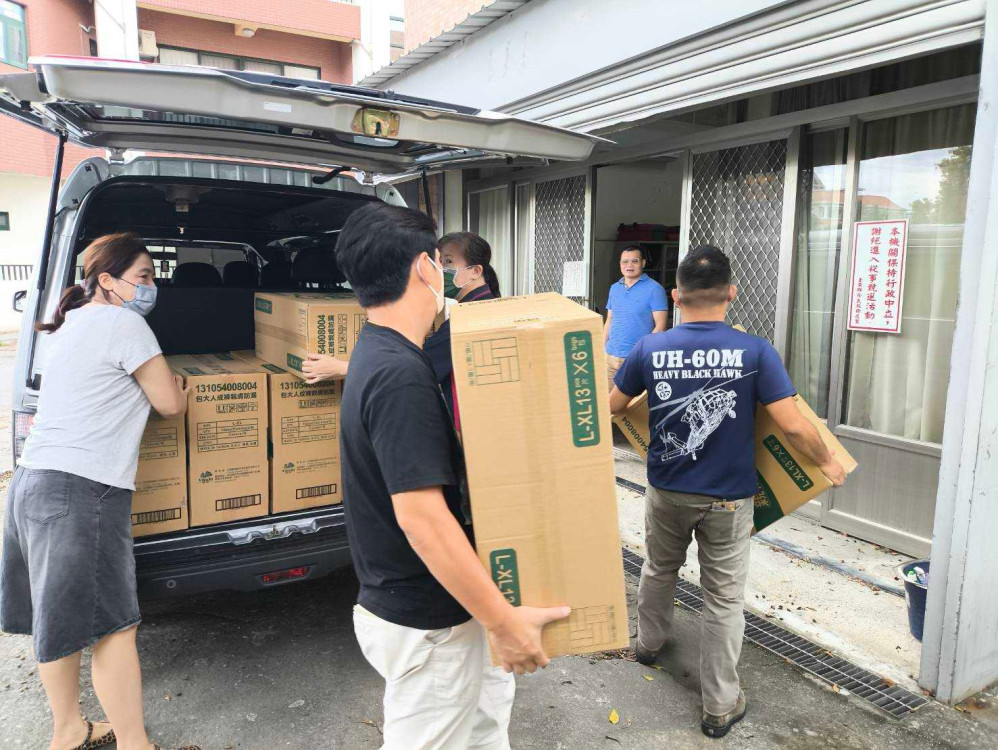 善心企業慷慨捐物資 臺東榮服處送愛助偏鄉