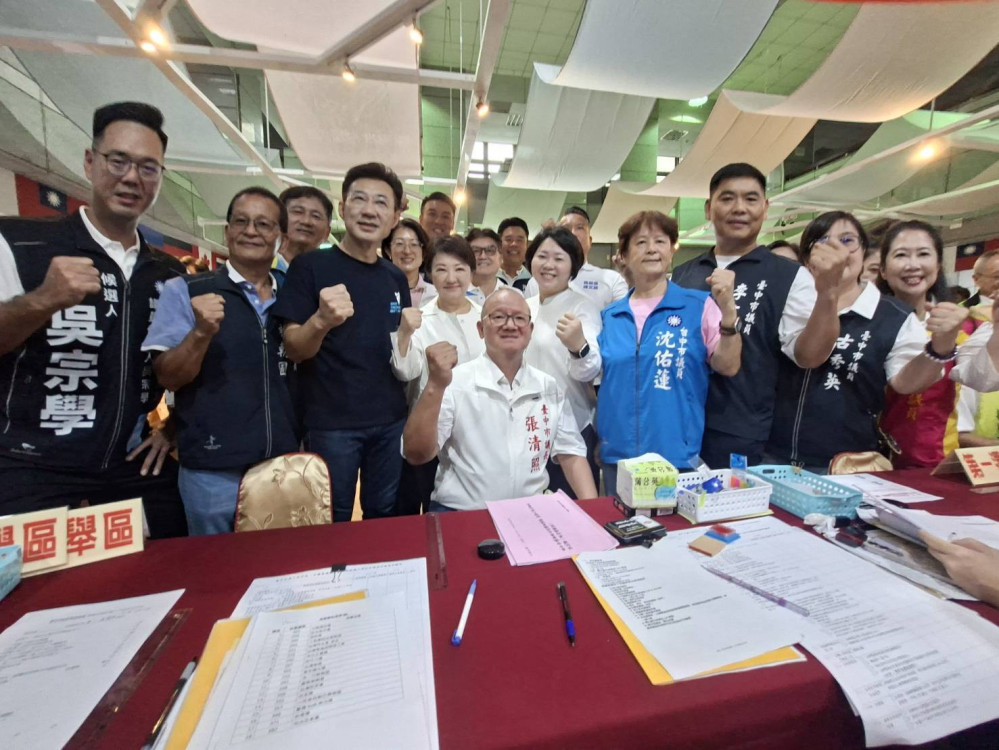 台中藍軍「大團結」  從市長到議員全線集結 盧秀燕、江啟臣＋議員合體　藍營提前完成「母雞帶小雞」戰略布局