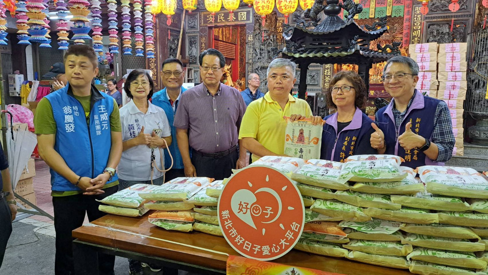 普渡物資化幸福米糧　三重力行聖賢宮攜手公益團體捐1萬4,100斤平安米助弱勢