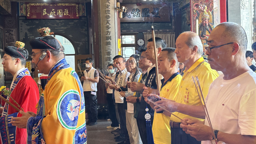 武龍宮千人團拜祈福　1,307組供品化愛心送弱勢「永續普渡」再升級