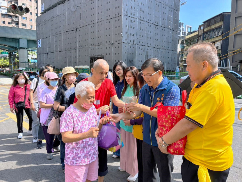 土地公廟慶福德正神成道日　新北市民政局長林耀長走訪廟宇參拜